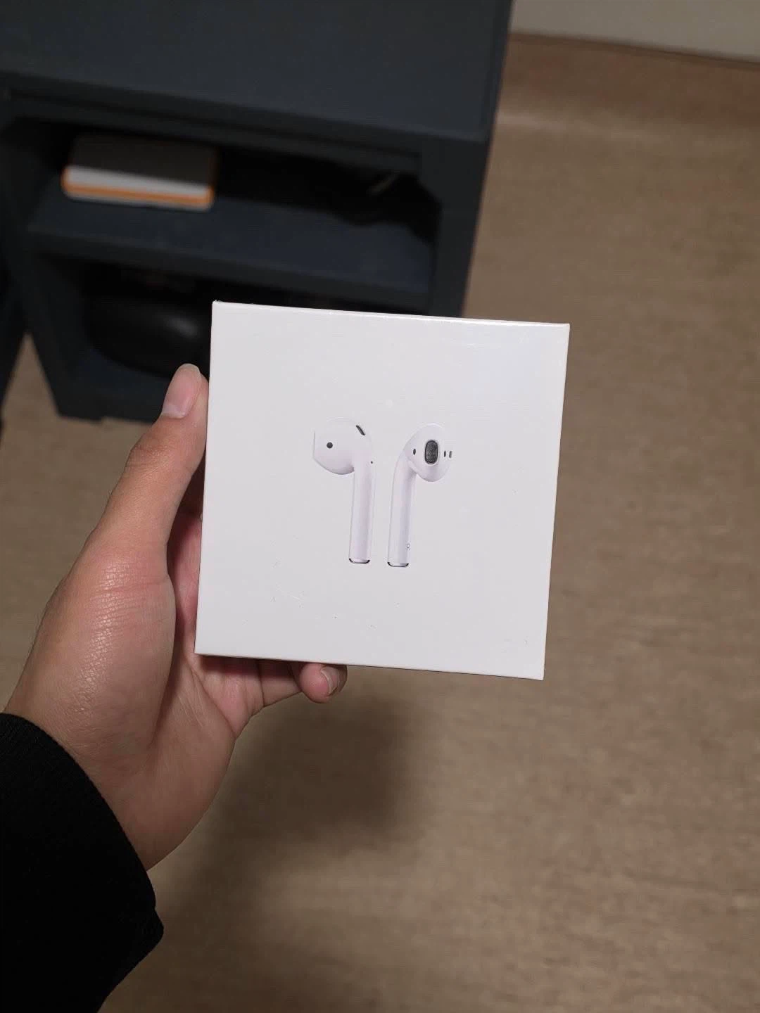 Apple AirPods 2nd Gen Wireless Charging Case - photo 2