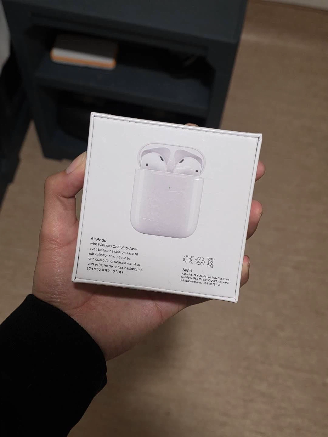 Apple AirPods 2nd Gen Wireless Charging Case - photo 3