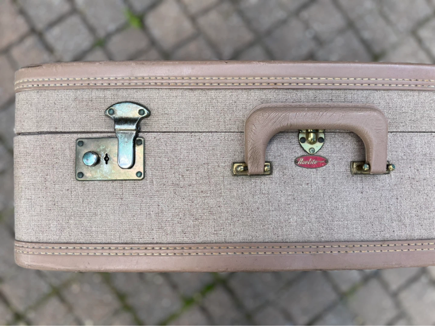 Vintage Luggage Suitcase - Great Condition - Clean Inside - photo 5