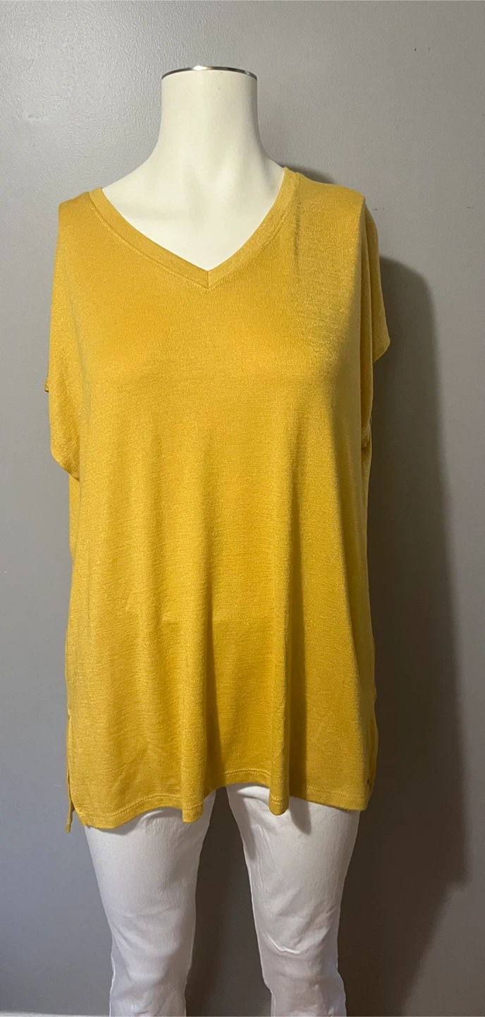 Orvis large Yellow V-Neck Top