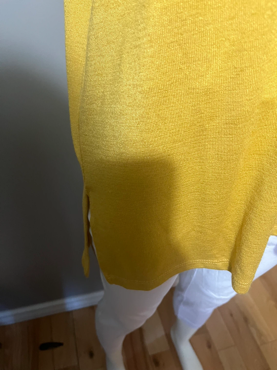 Orvis large Yellow V-Neck Top - photo 4