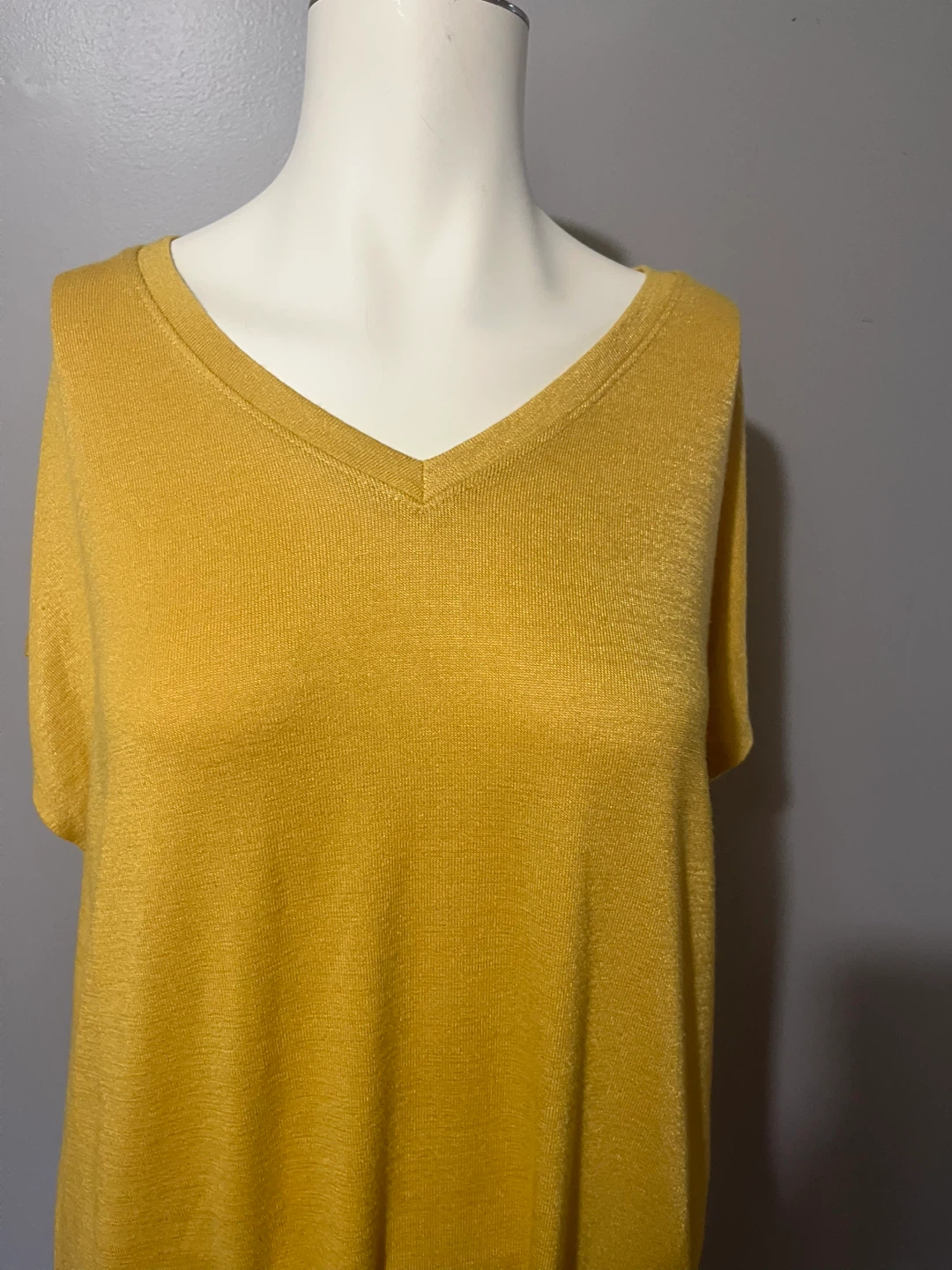Orvis large Yellow V-Neck Top - photo 2