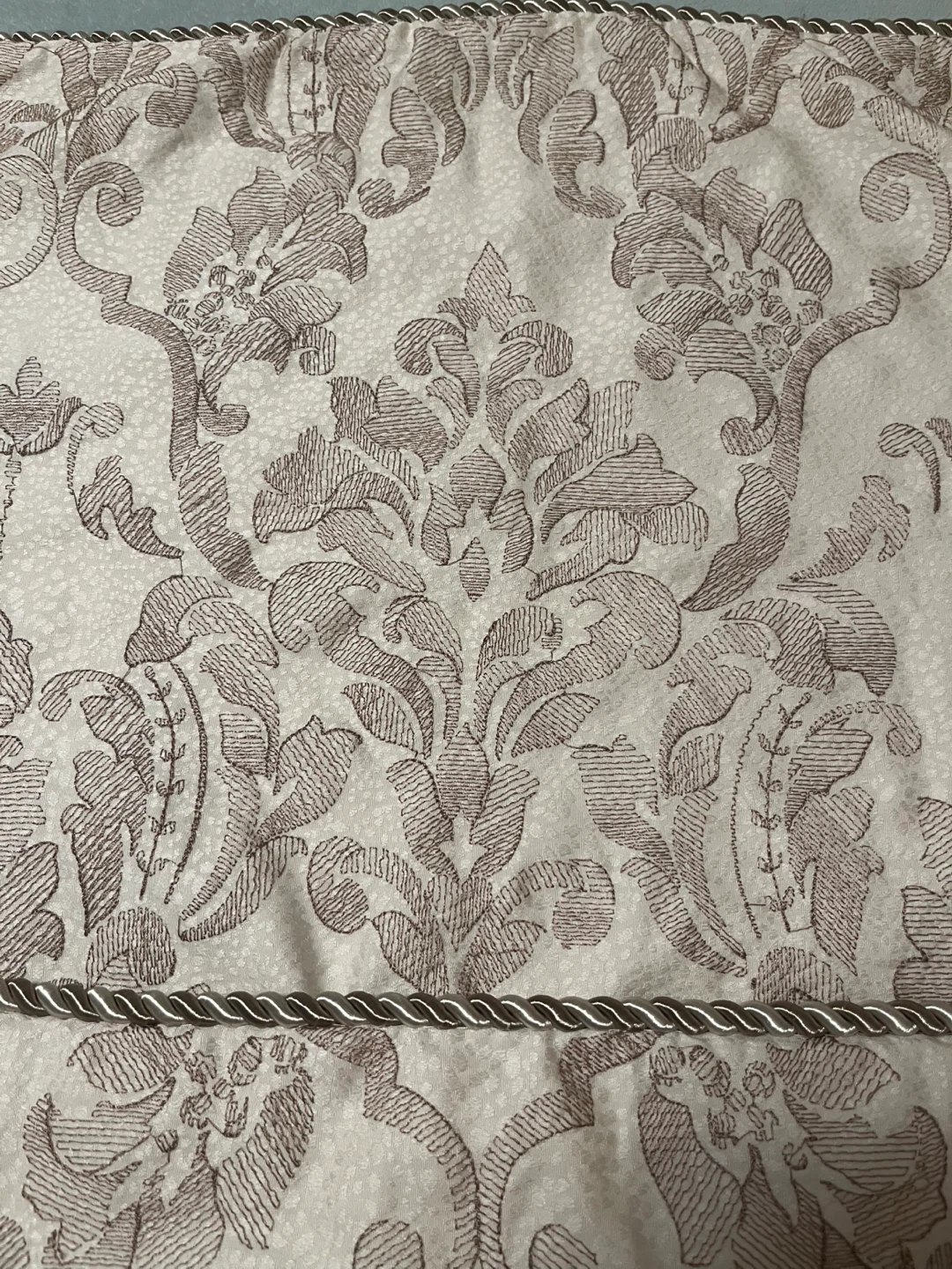 Damask comforter set with decorative trim - photo 2
