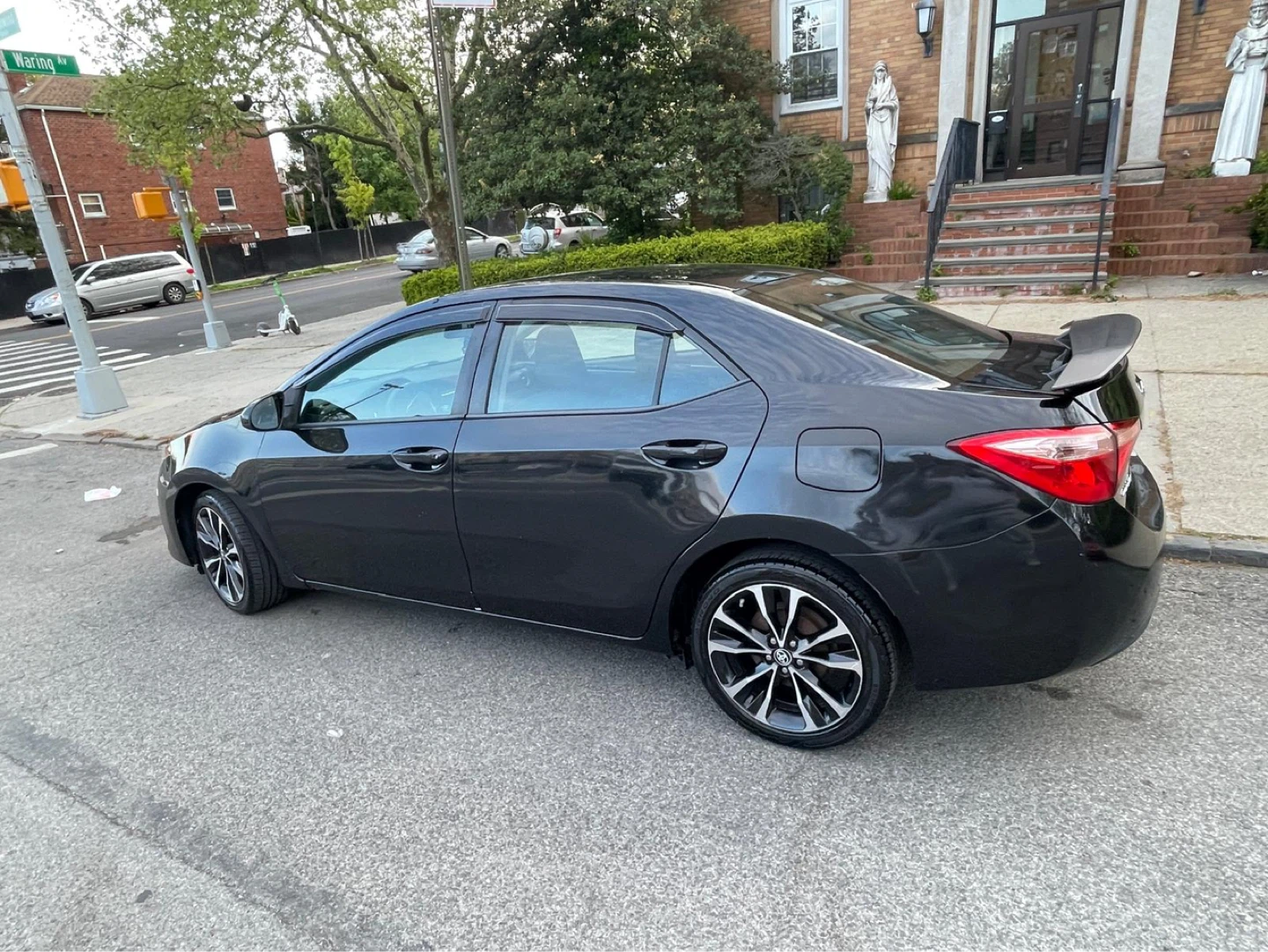 2018 Toyota Corolla LE Sedan - photo 5
