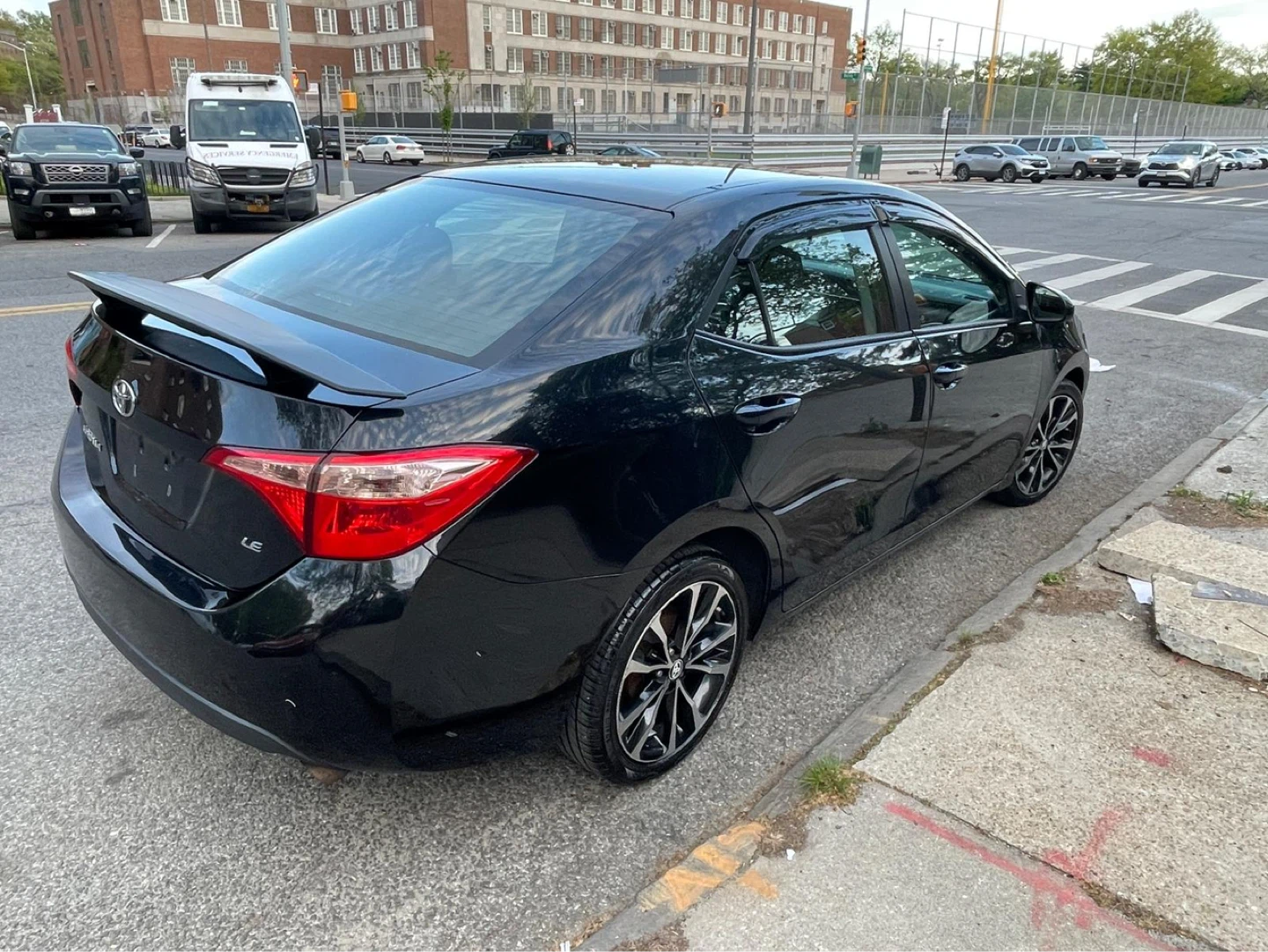 2018 Toyota Corolla LE Sedan - photo 4