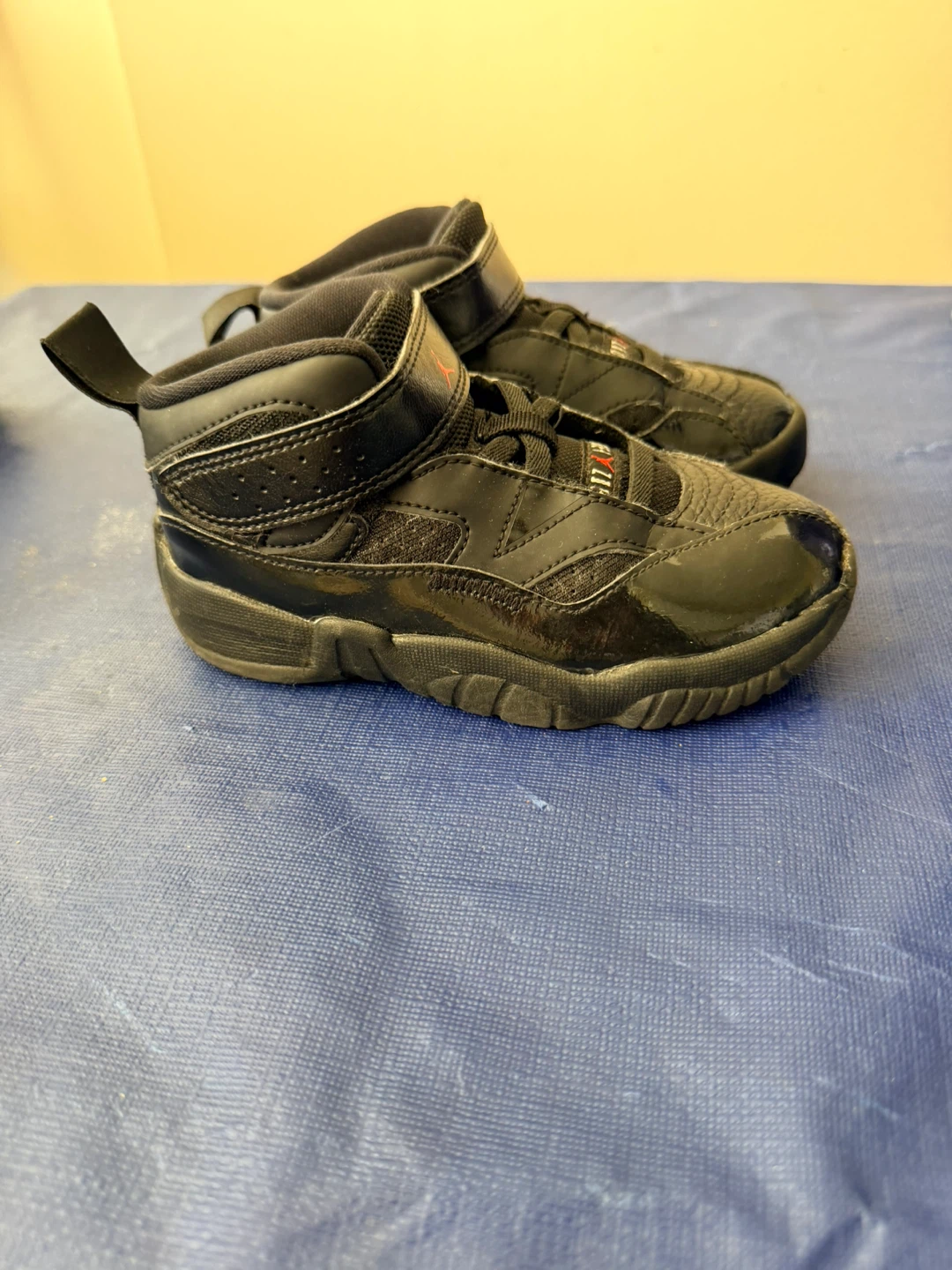 Kids' Air Jordan Size 9.0C - photo 2