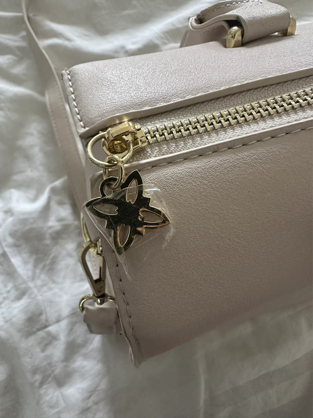BCBGMAXAZRIA Beige Leather Satchel Handbag - photo 3