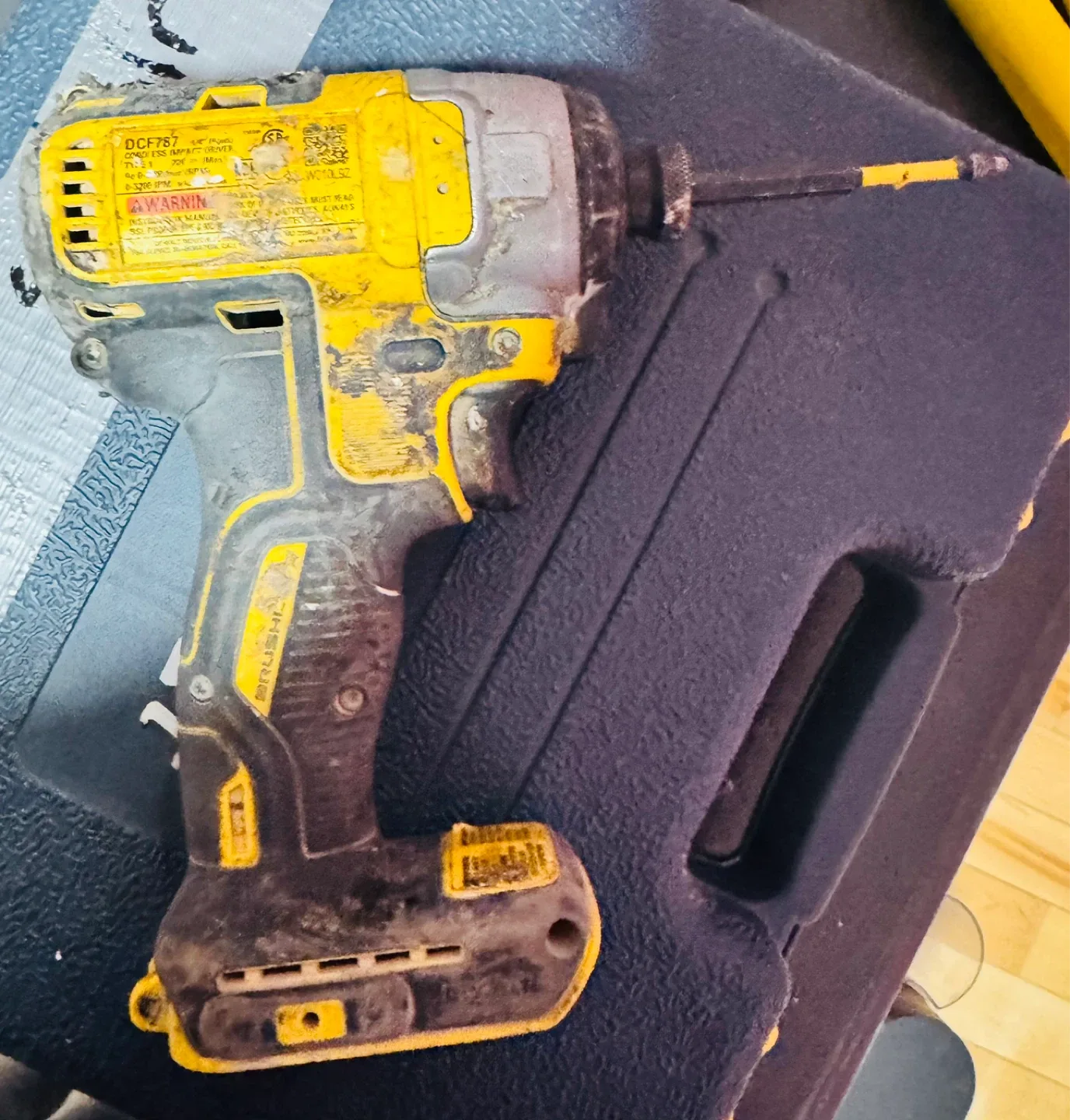Visseuse à percussion DeWalt 20V MAX Brushless DCF787