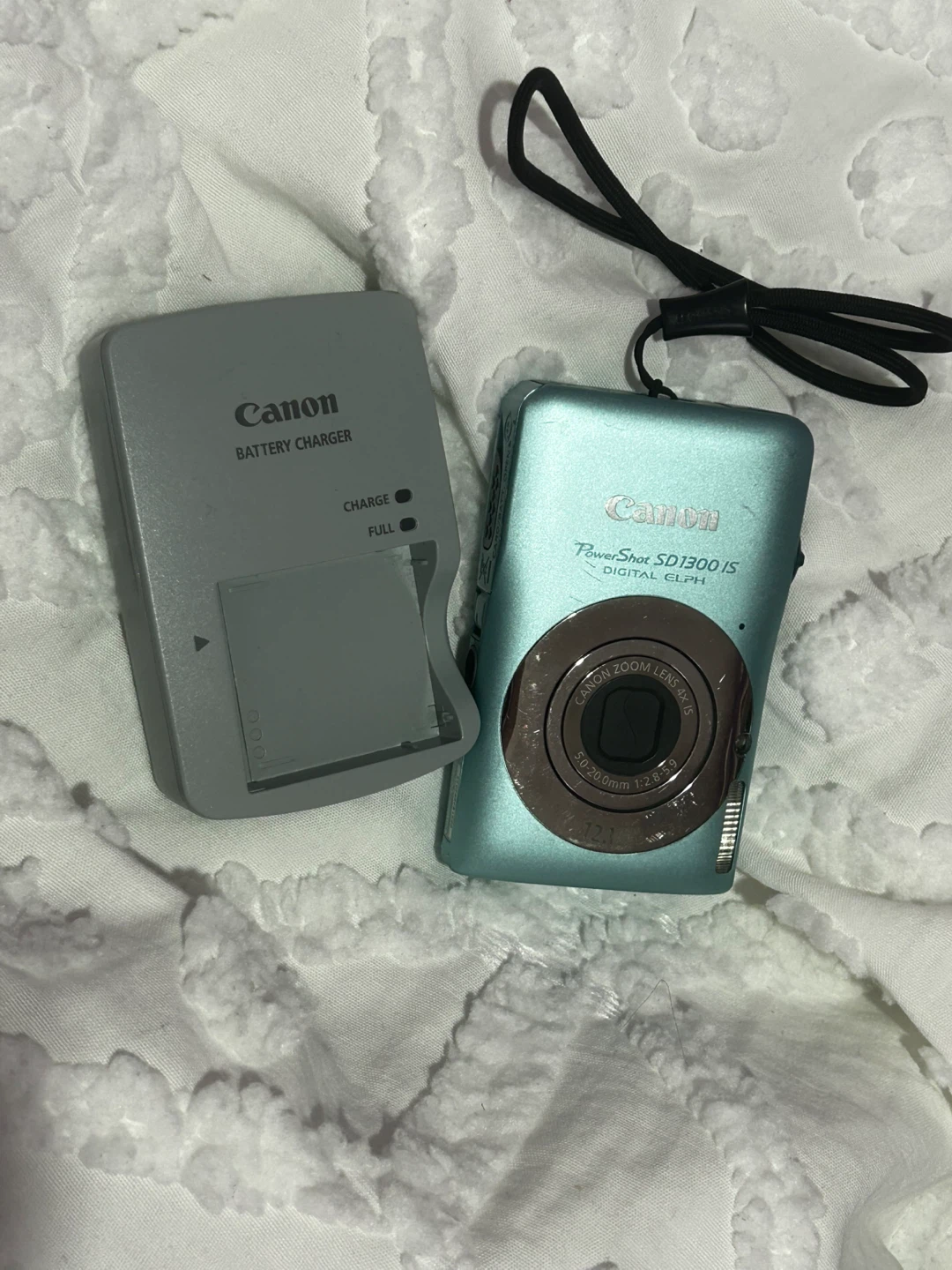 Canon PowerShot SD1300 IS Digital ELPH Camera