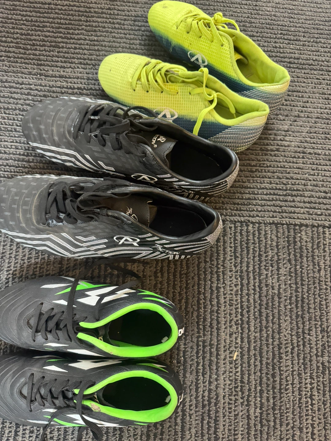 Lotto Soccer Cleats - Youth Size 3.5