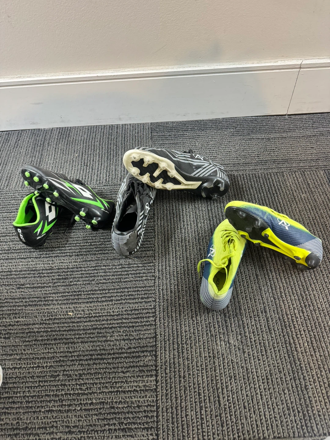 Lotto Soccer Cleats - Youth Size 3.5 - photo 3