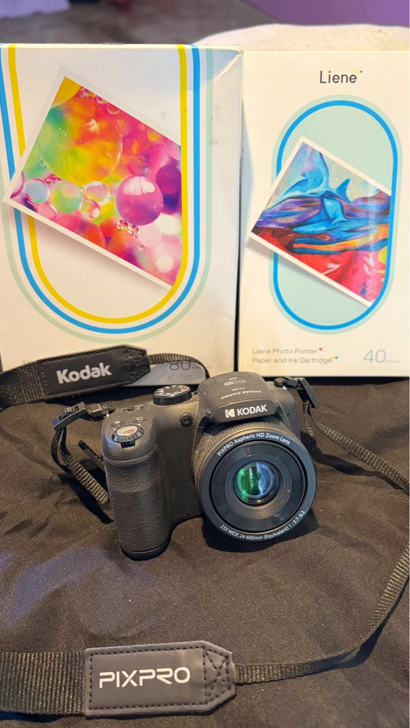 Kodak PIXPRO AZ522 Digital Camera with Strap
