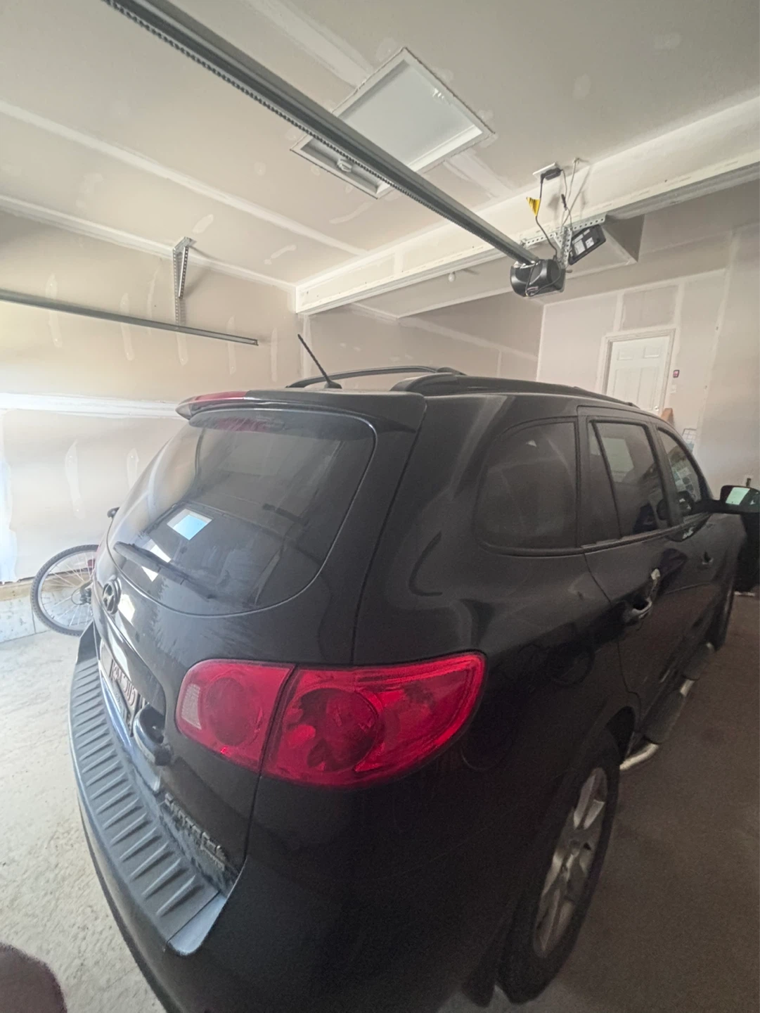 Hyundai Santa Fe SUV - photo 4