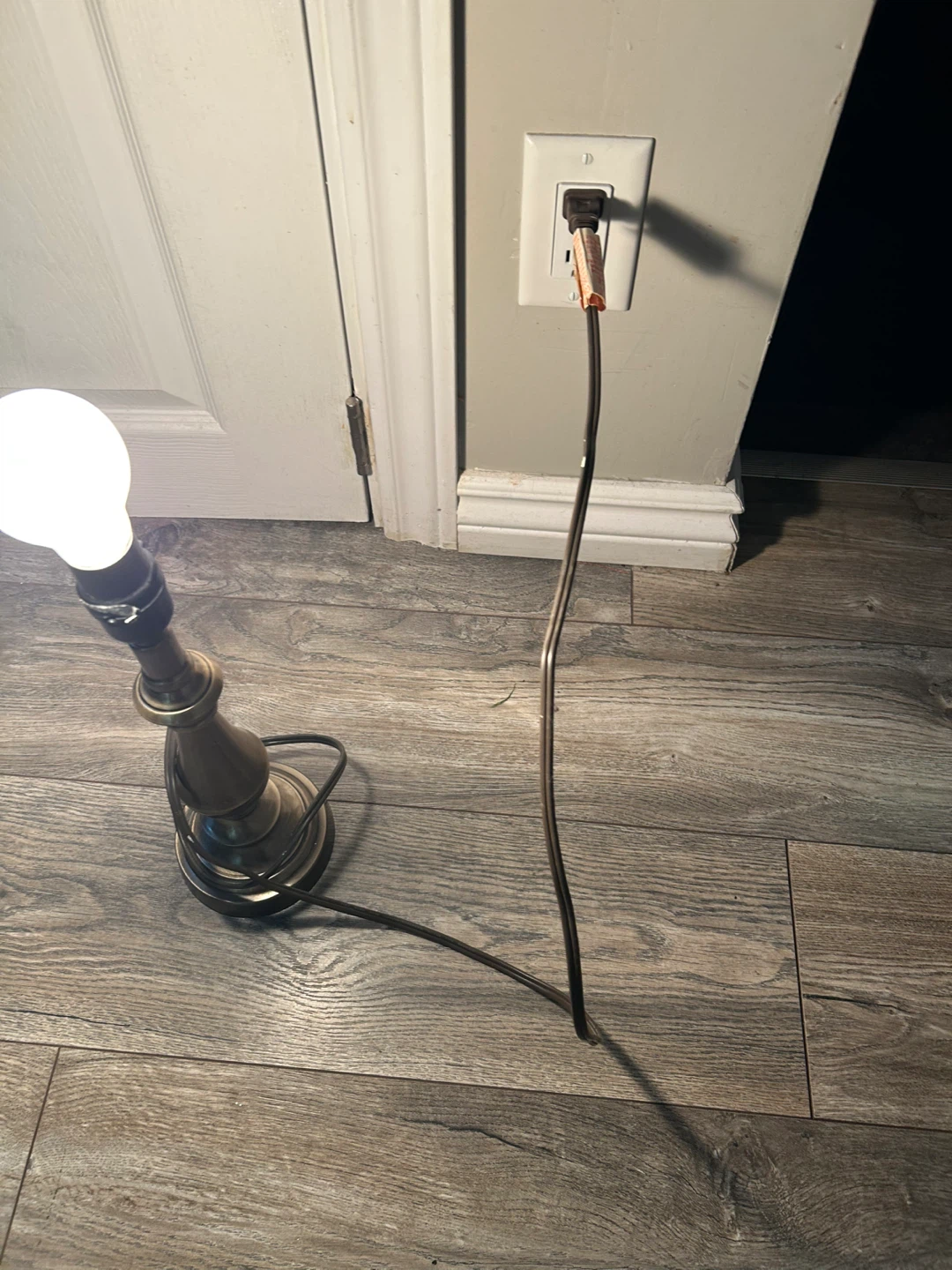Vintage Style Desk Lamp with LED Bulb - photo 3