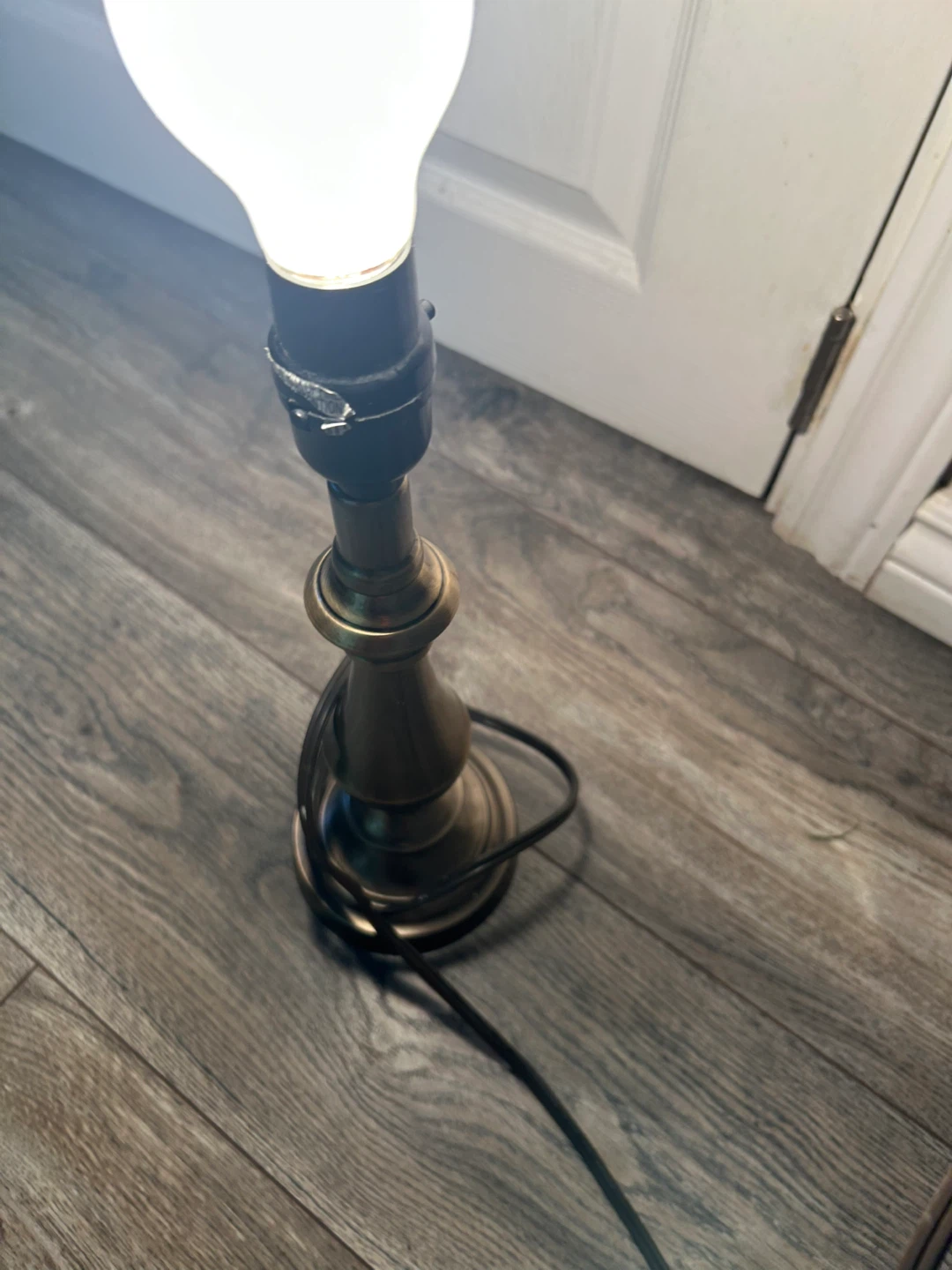 Vintage Style Desk Lamp with LED Bulb - photo 4