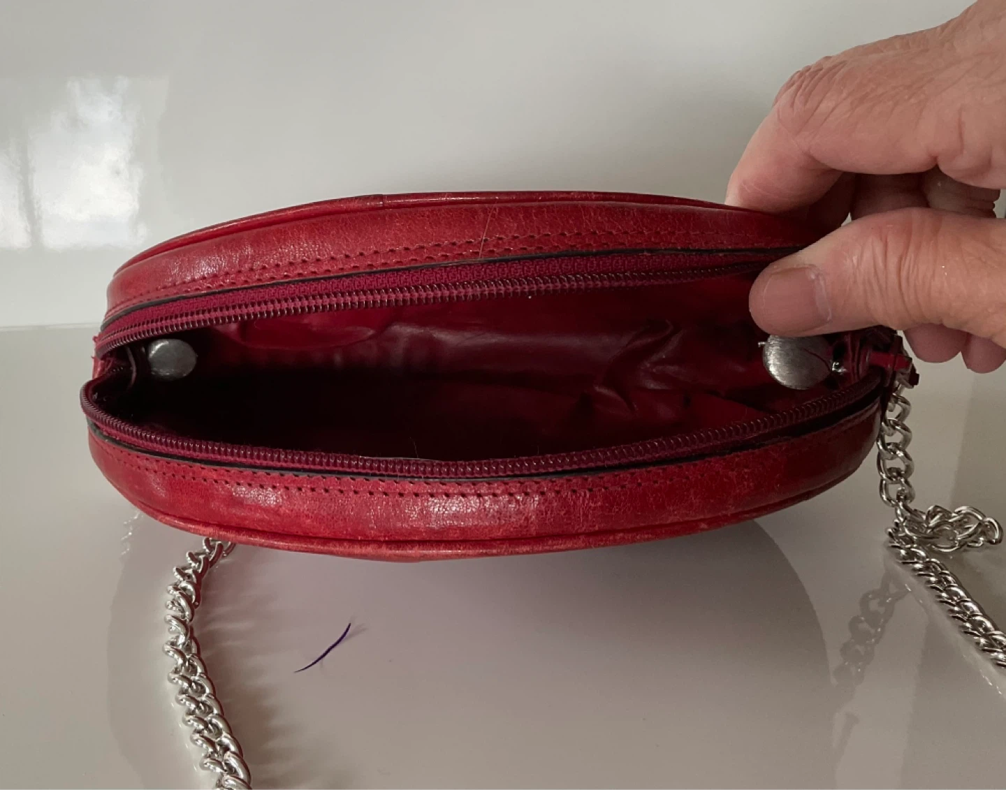 Vintage The Bay Red Leather Oval Crossbody Bag 1970’s - photo 3