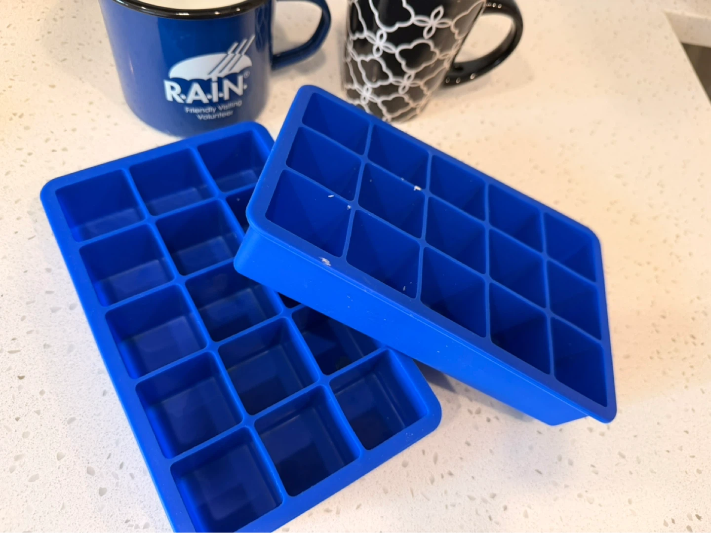 CAKE TINS/ICE CUBE TRAY/SPICE RACK/MUGS - photo 5
