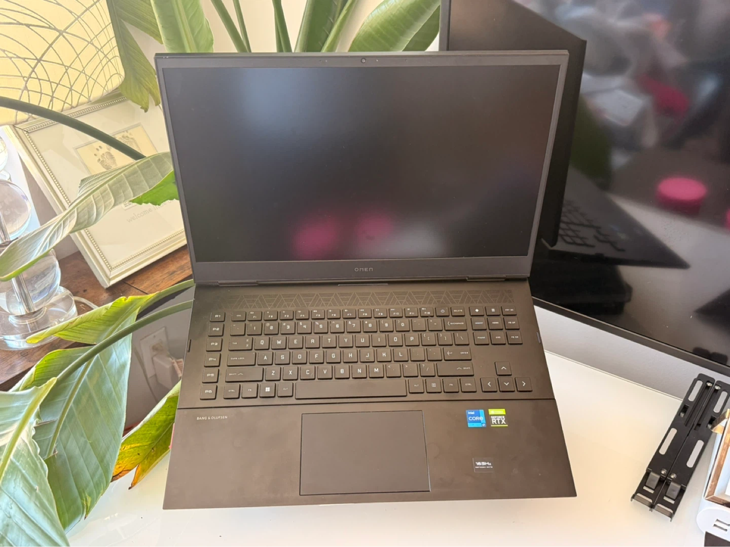 HP OMEN 17 Gaming Laptop with keyboard and mouse - photo 4
