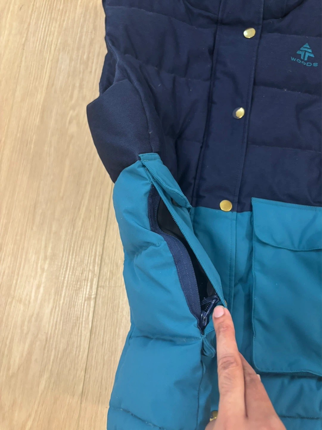 Woods Puffer Vest with Hood in mint condition - photo 4