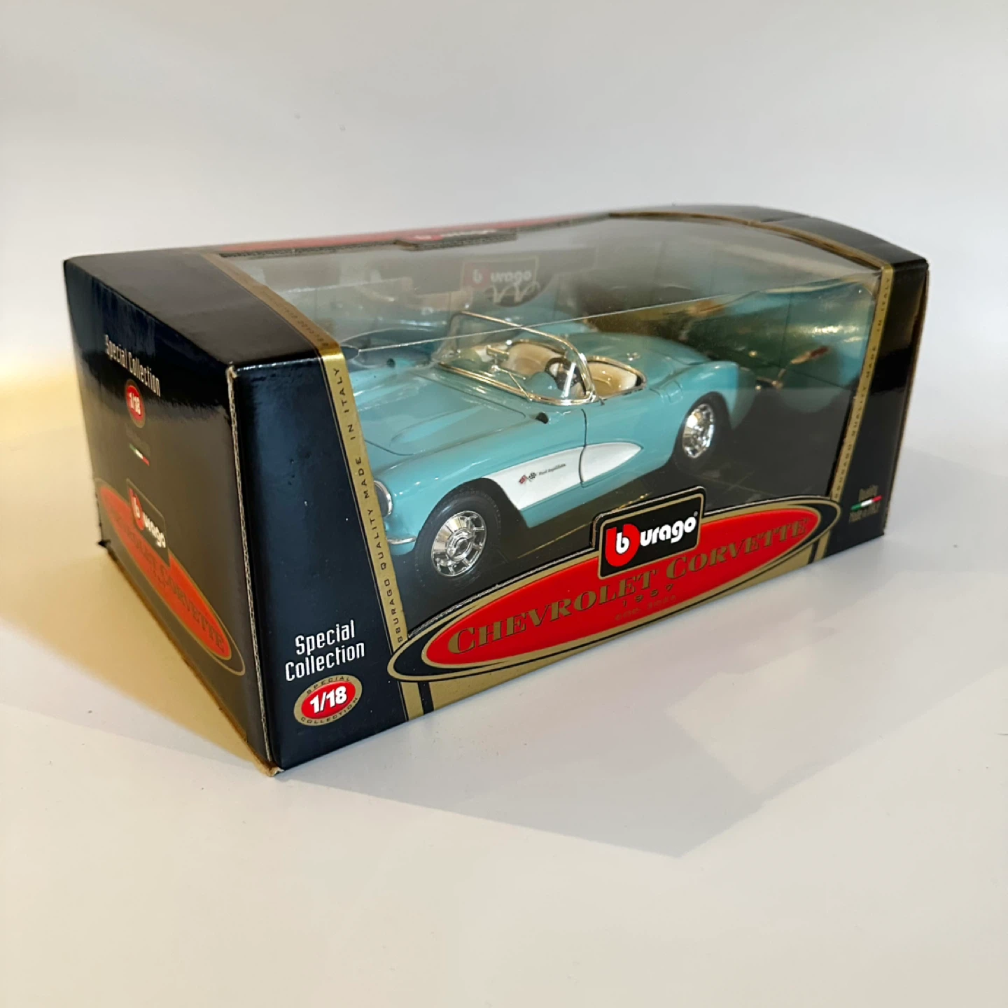 Bburago Chevrolet Corvette 1957 1/18 Scale Diecast Car - photo 3