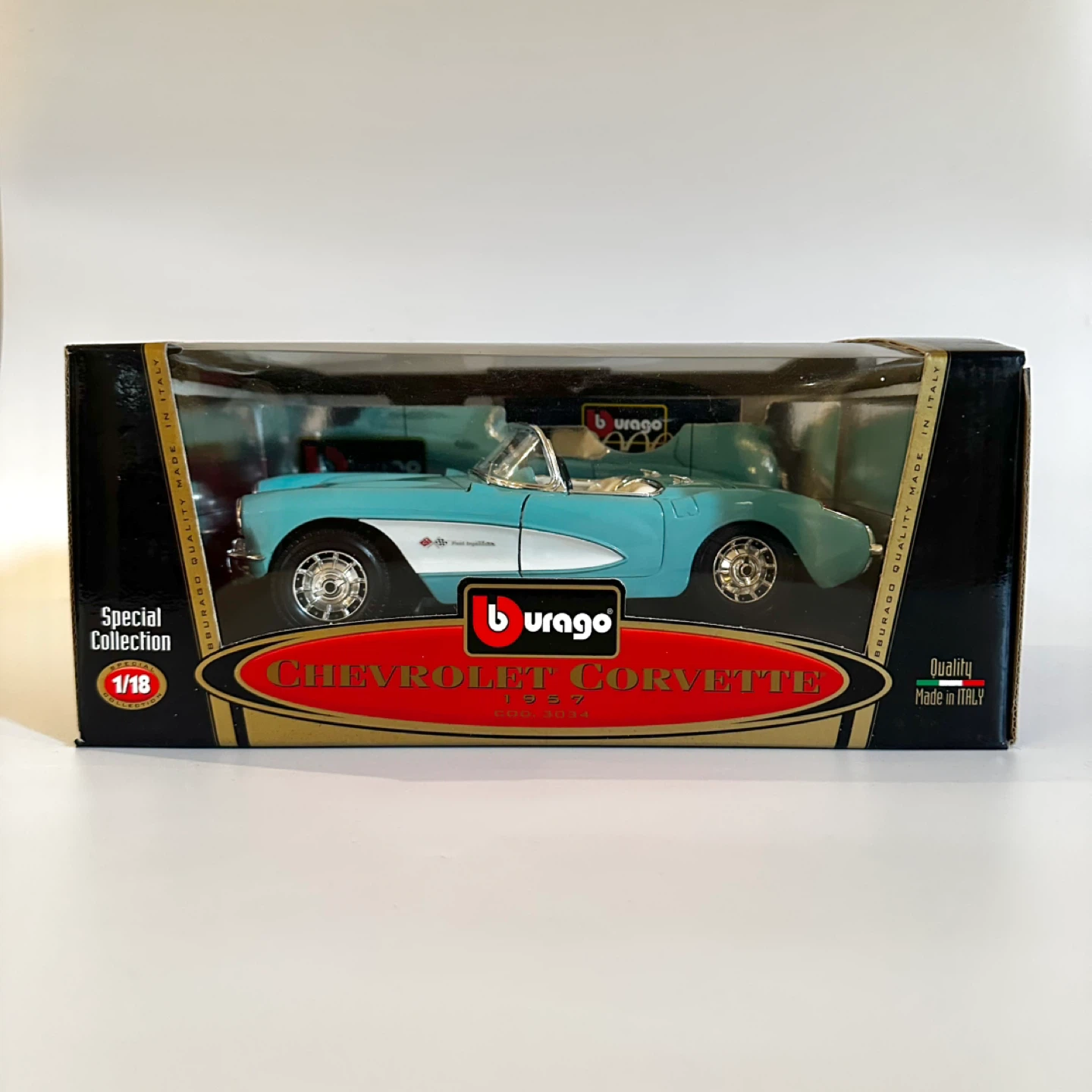 Bburago Chevrolet Corvette 1957 1/18 Scale Diecast Car - photo 2