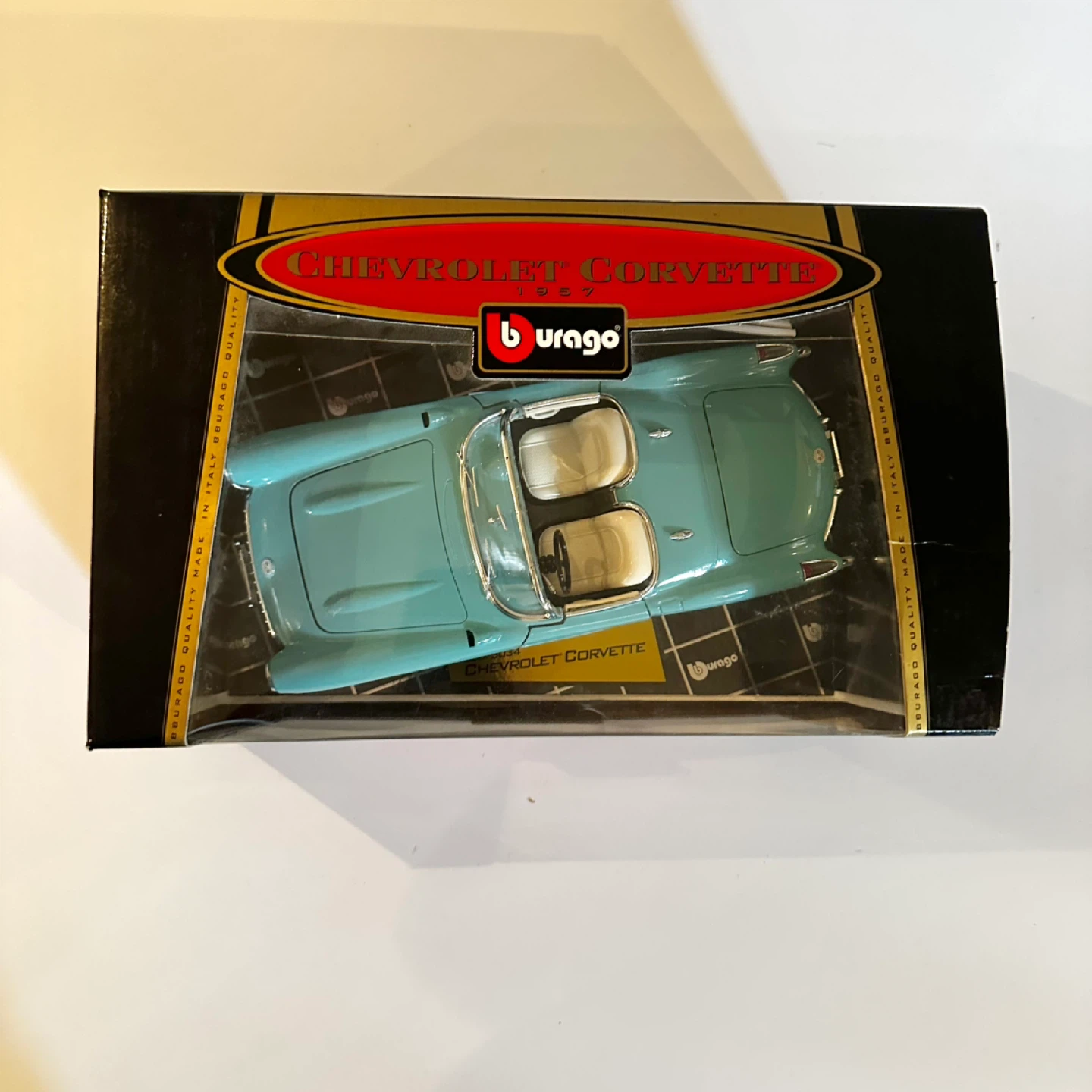 Bburago Chevrolet Corvette 1957 1/18 Scale Diecast Car