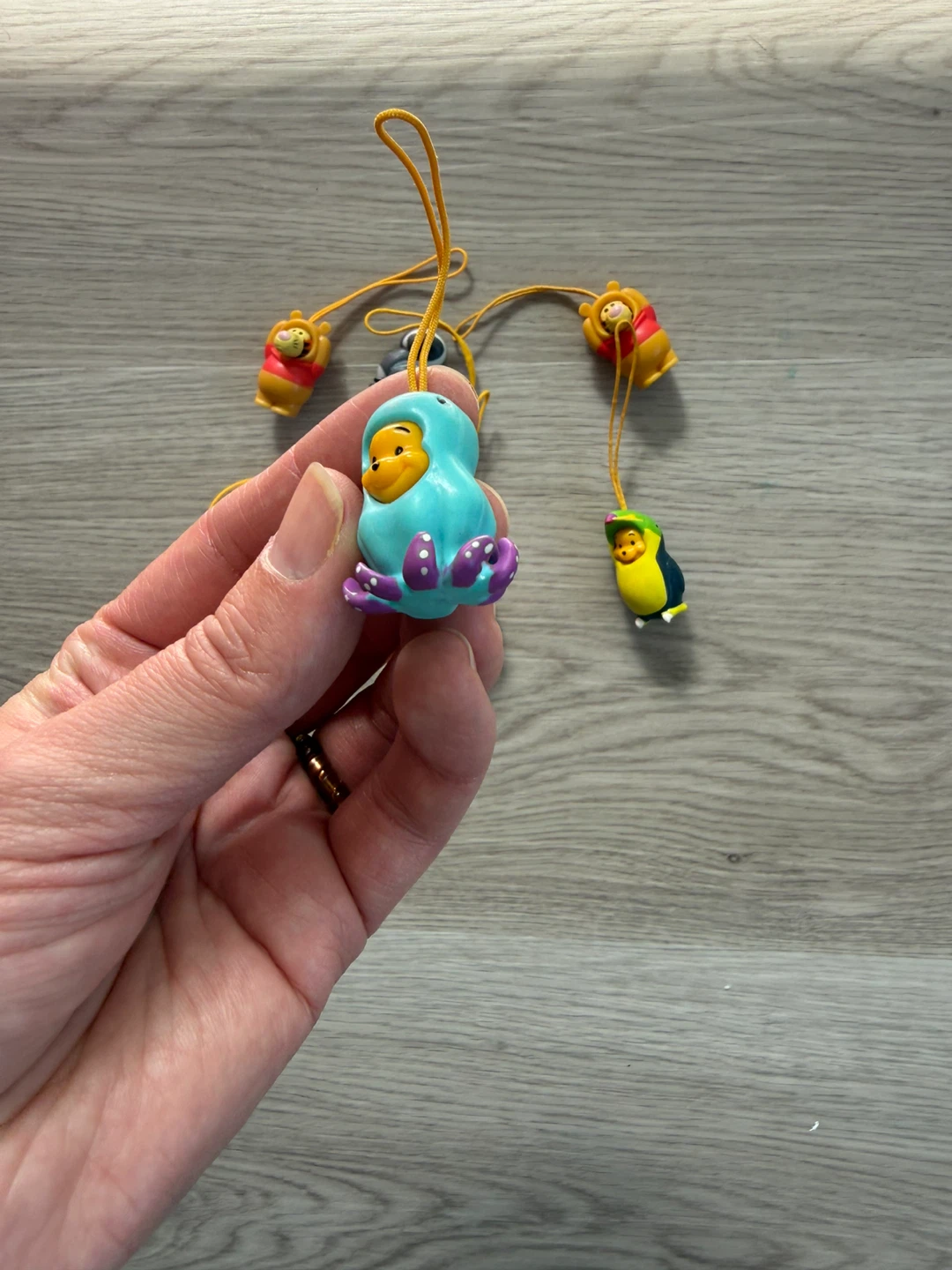 7 peek-a-Pooh keychains - photo 5