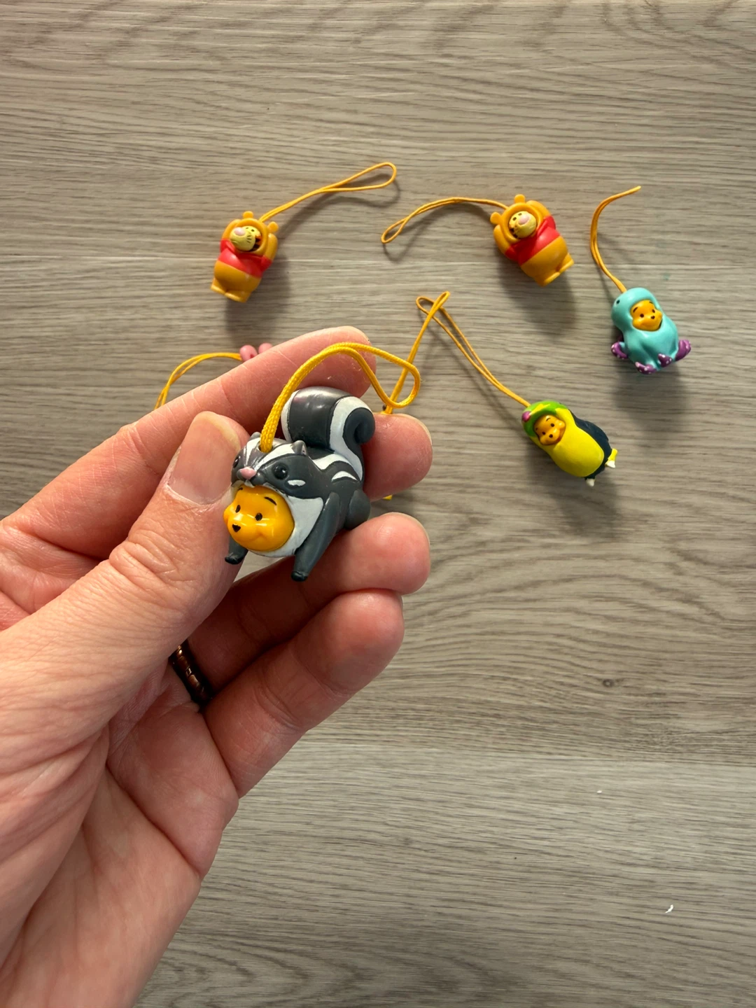 7 peek-a-Pooh keychains - photo 2
