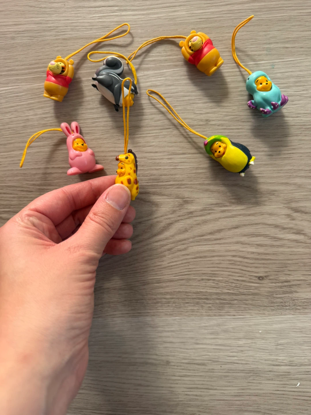 7 peek-a-Pooh keychains - photo 3