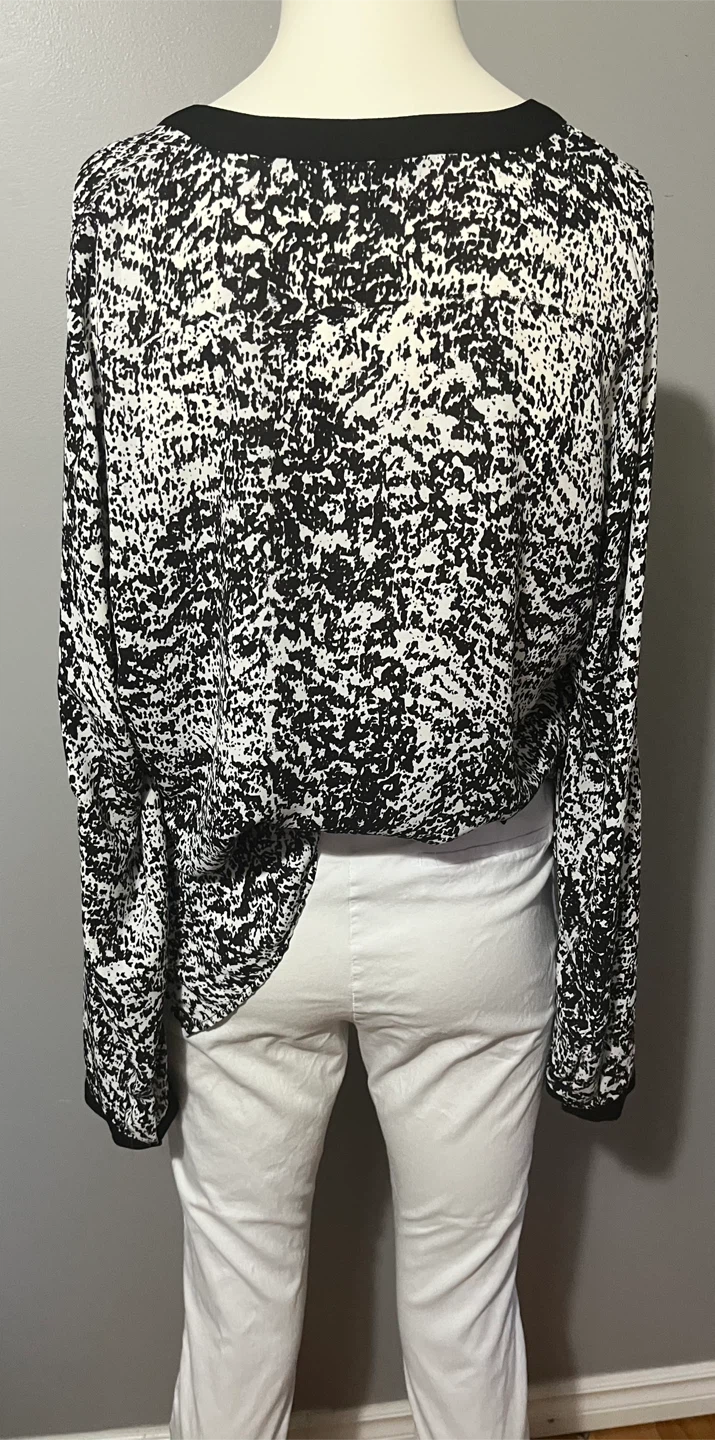 Kenneth Cole large Women's Long Sleeve Top Size L - photo 3
