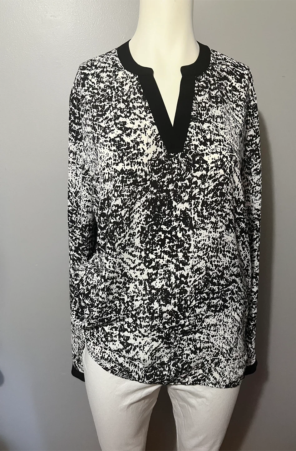 Kenneth Cole large Women's Long Sleeve Top Size L