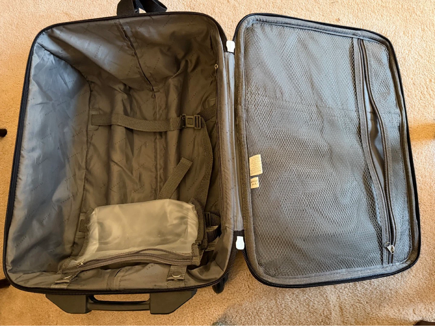 Grey Tracker carry-on suitcase - photo 3
