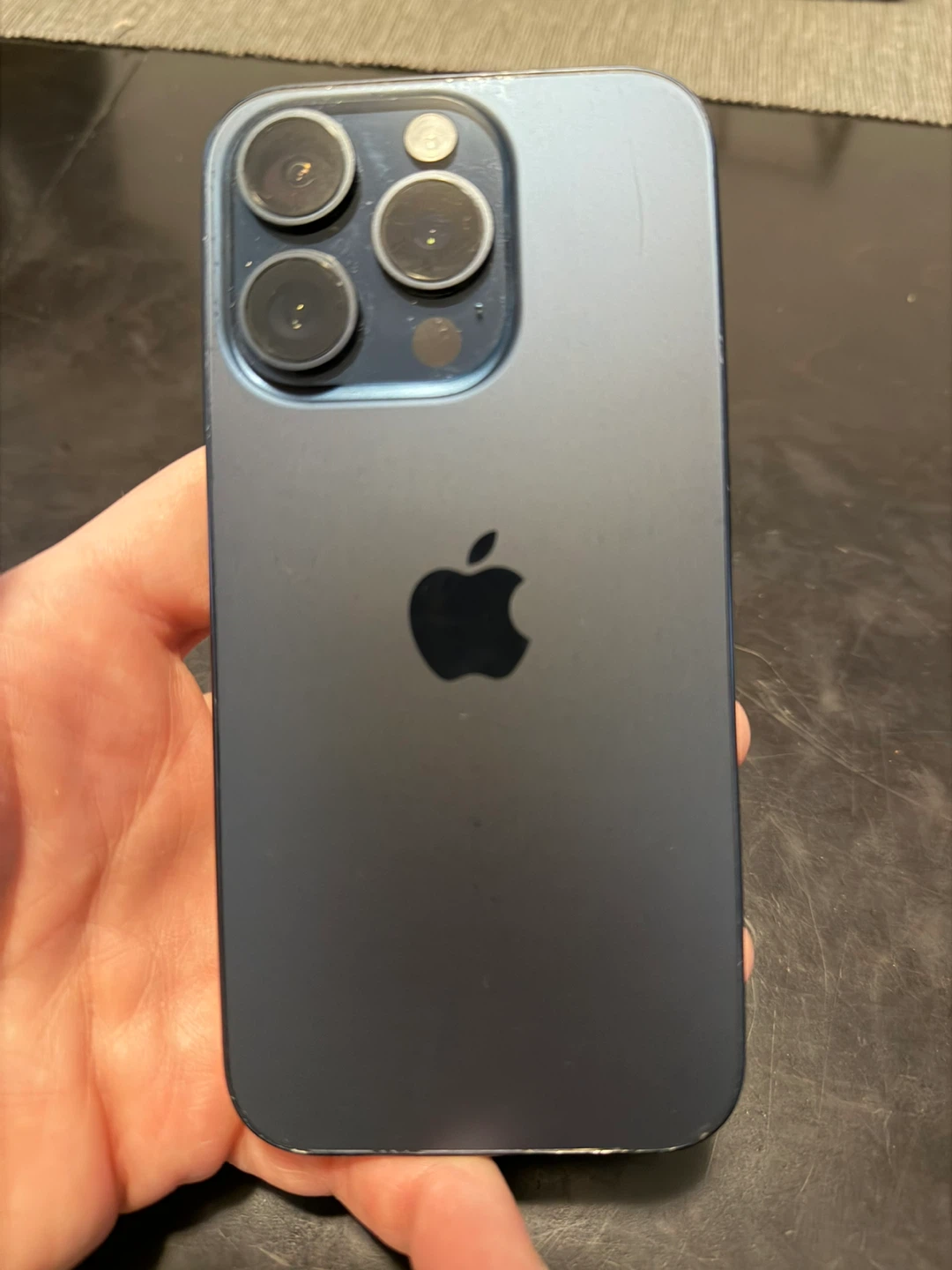 Apple iPhone 15 Pro - photo 2