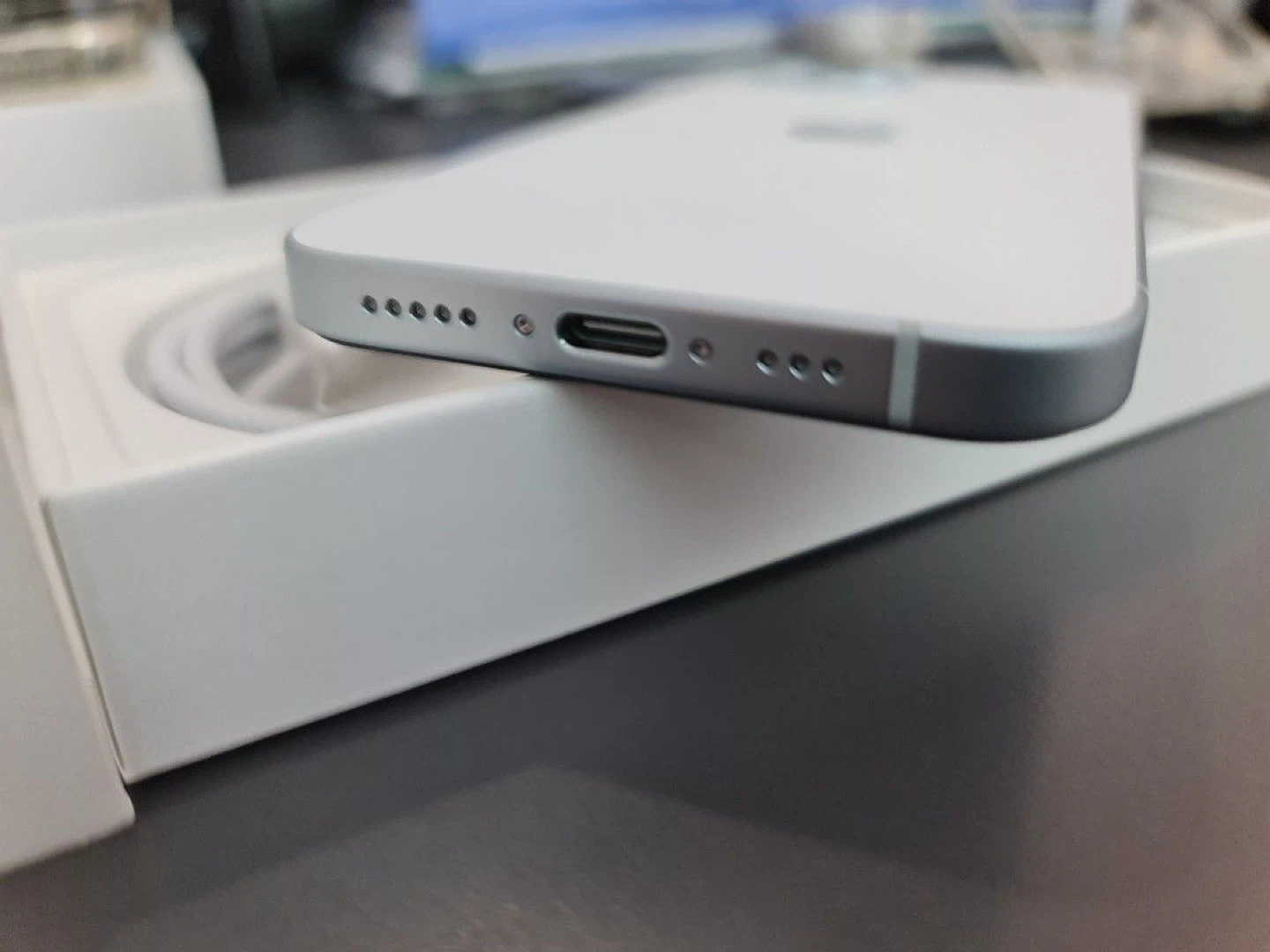iPhone 15 - under warranty - photo 2