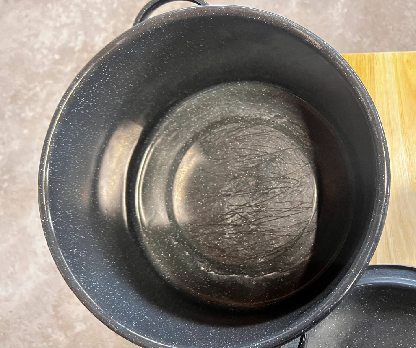 Black Enamel Pot with Lid - photo 2