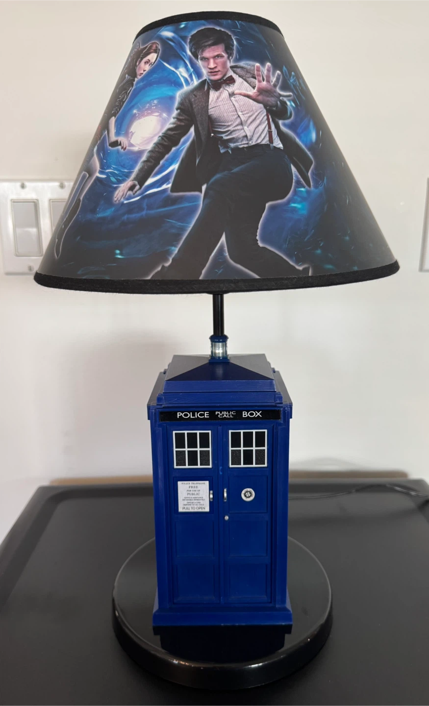Vintage Collectors’ Dr Who Tardis Lamp