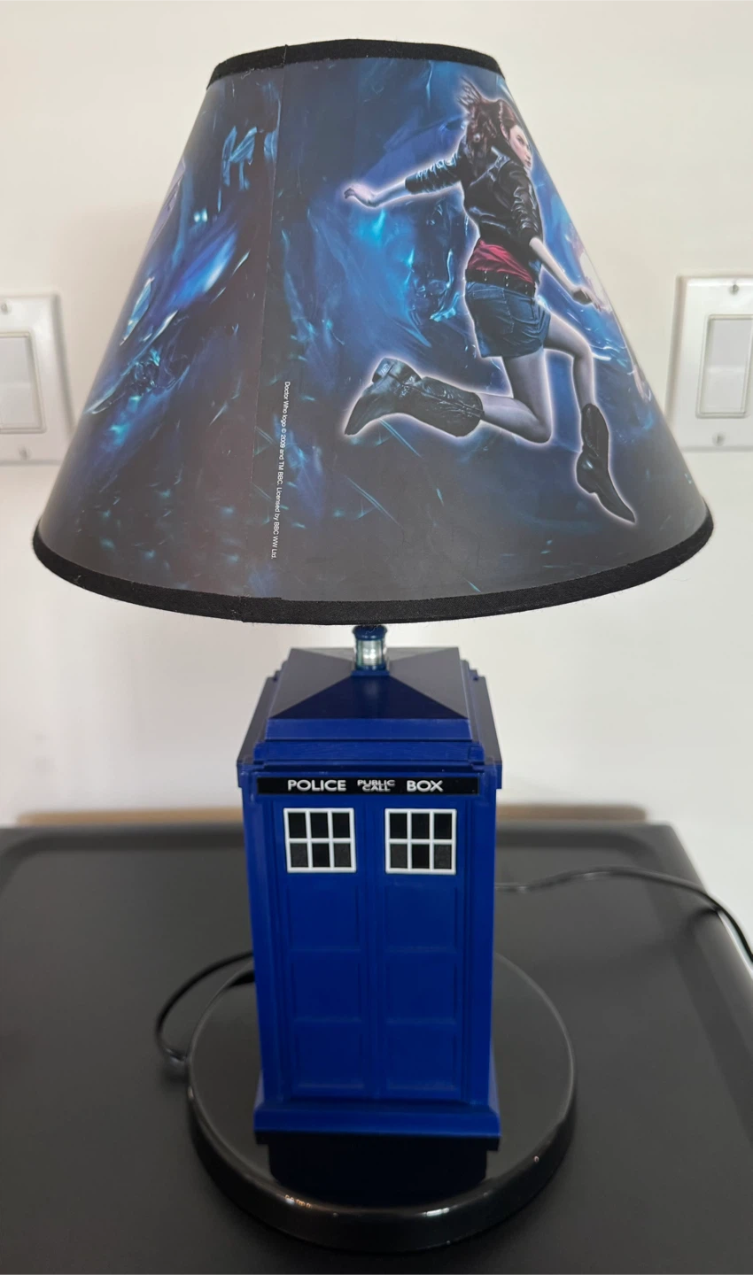 Vintage Collectors’ Dr Who Tardis Lamp - photo 2