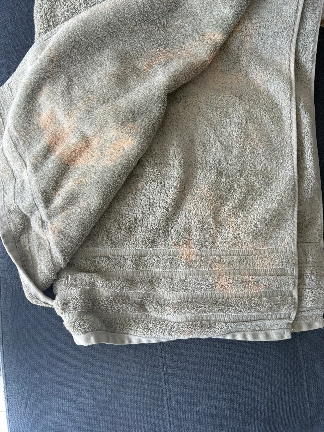 2 Large Towels - photo 4