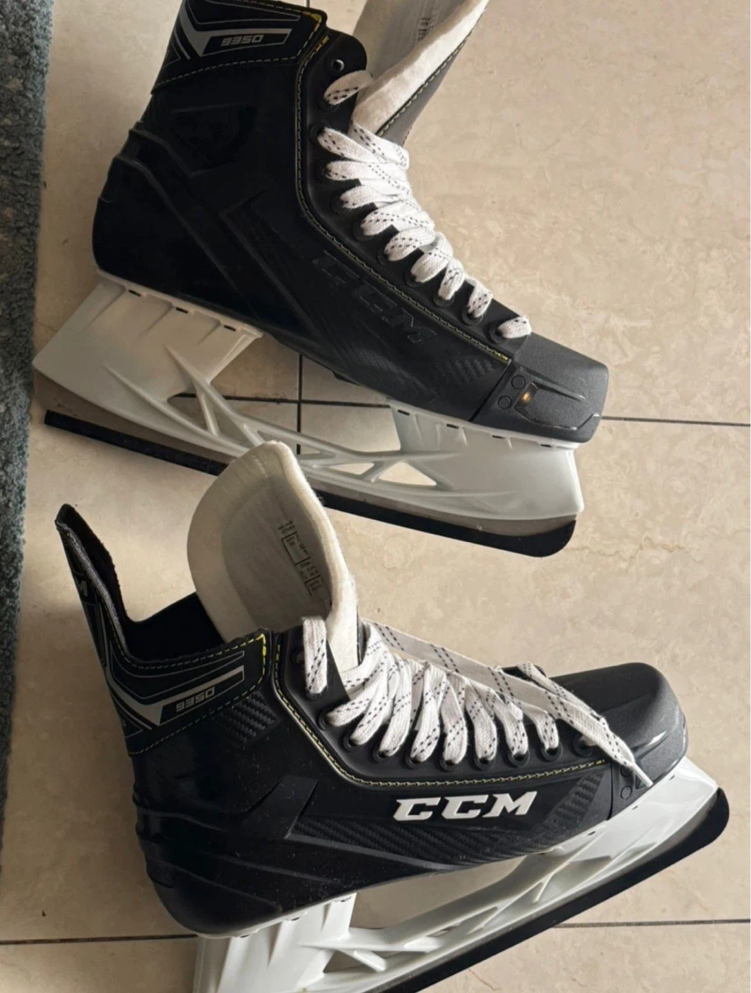 CCM 950 Hockey Skates size 10