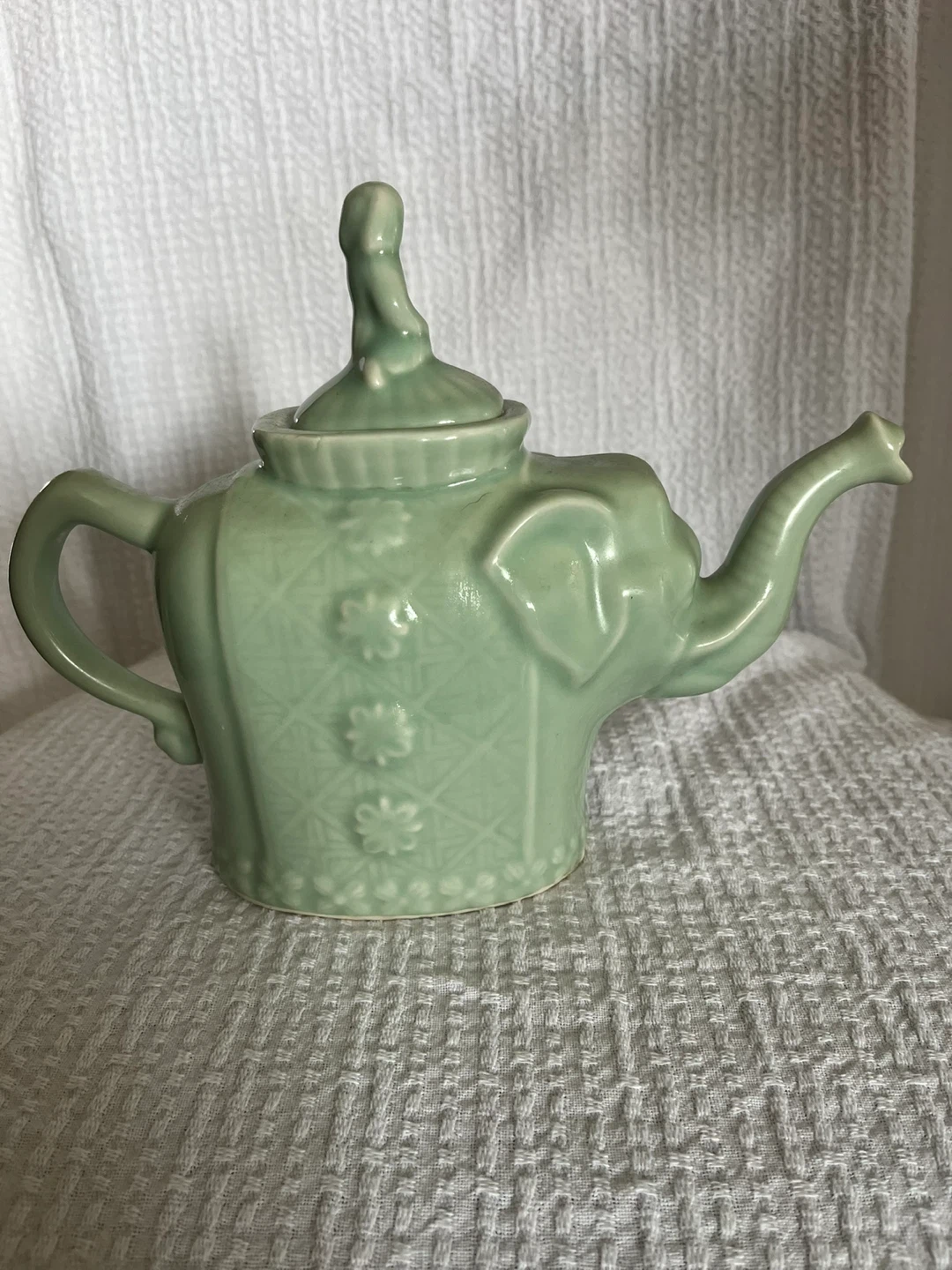 Jade Green Ceramic Vintage Girl on Elephant Tea Pot - photo 2