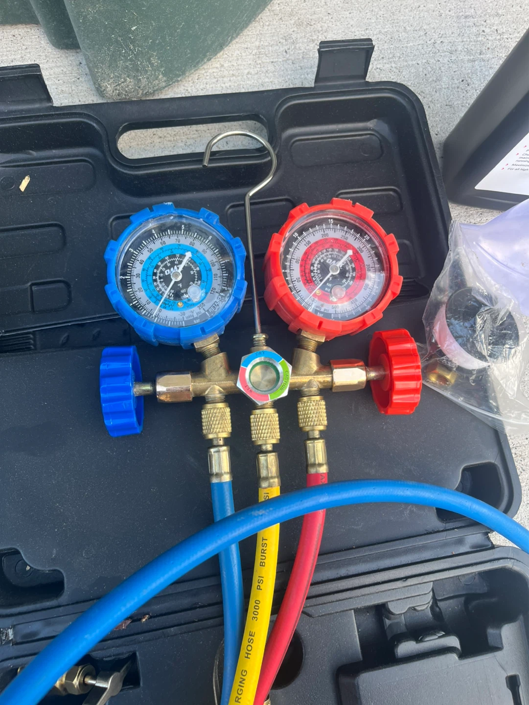 A/C Vacuum Pump with Manifold Gauge Set - photo 3