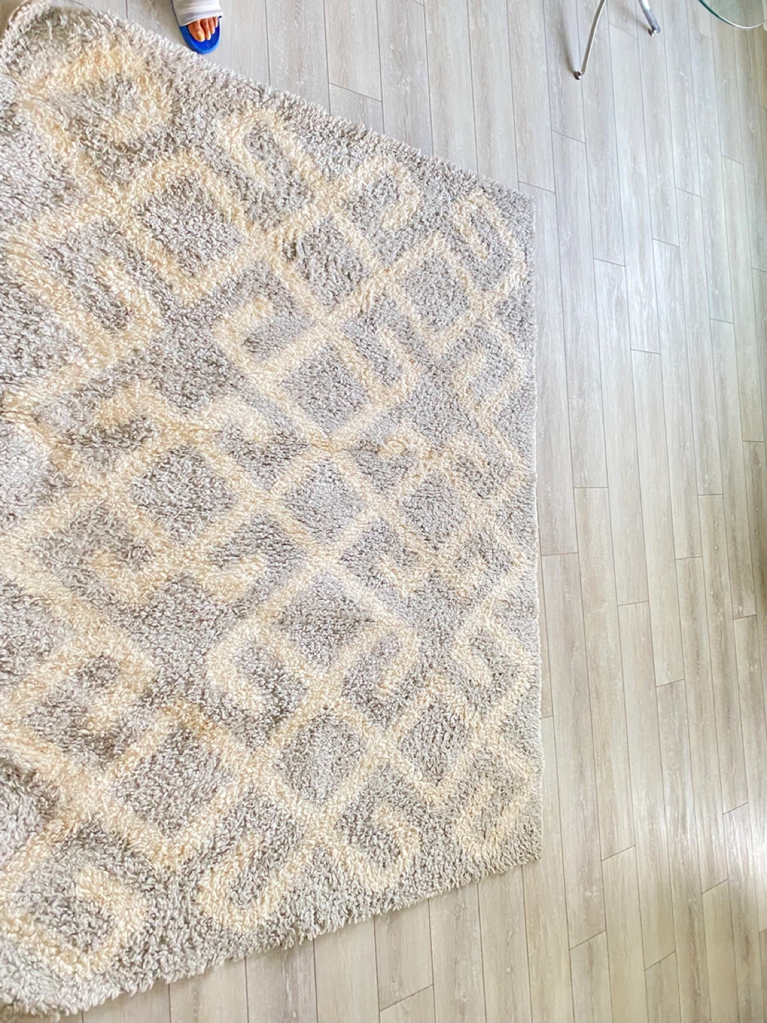 Shaggy Geometric Area Rug - photo 3