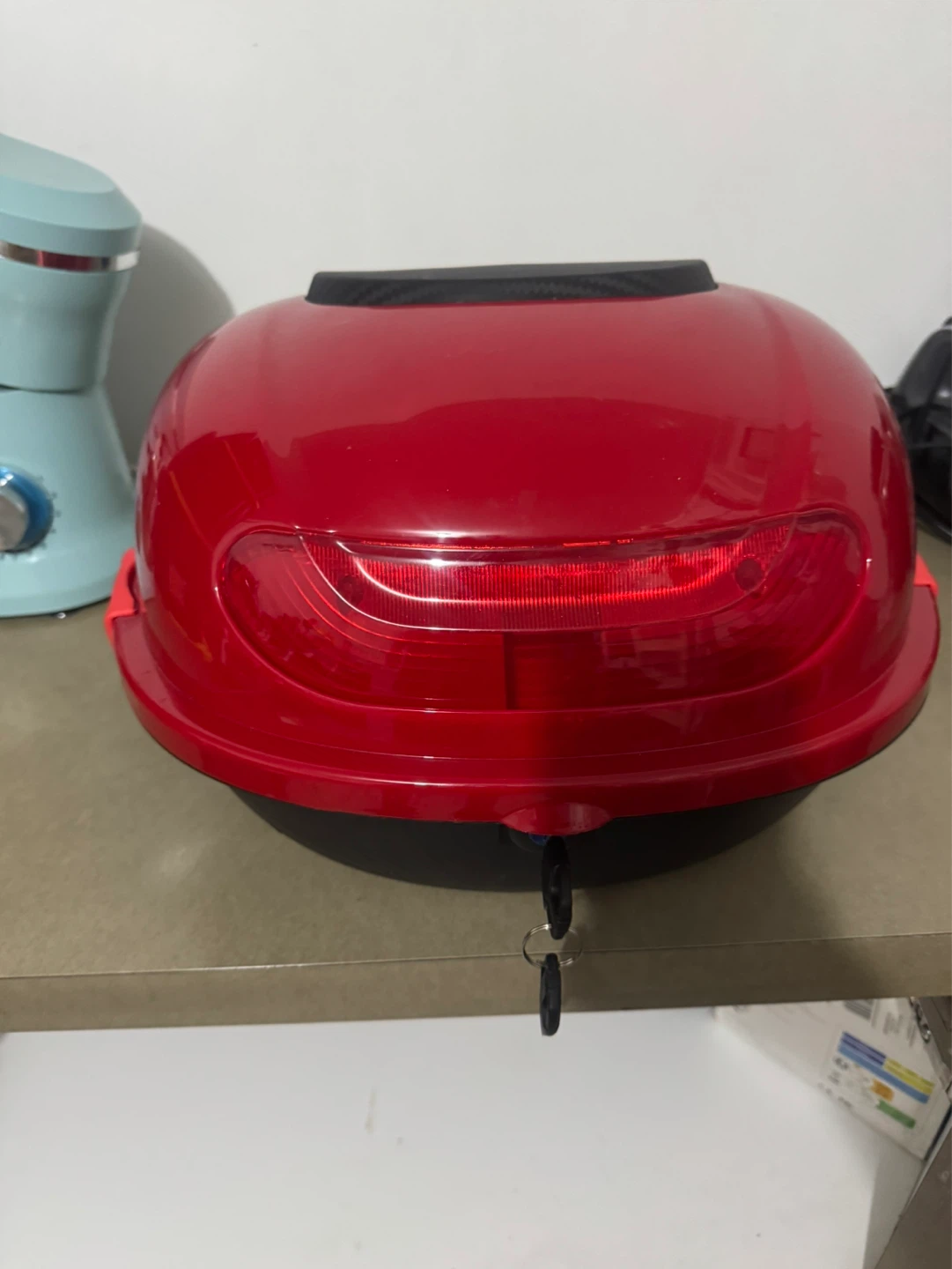 Baúl de almacenamiento de motocicleta rojo