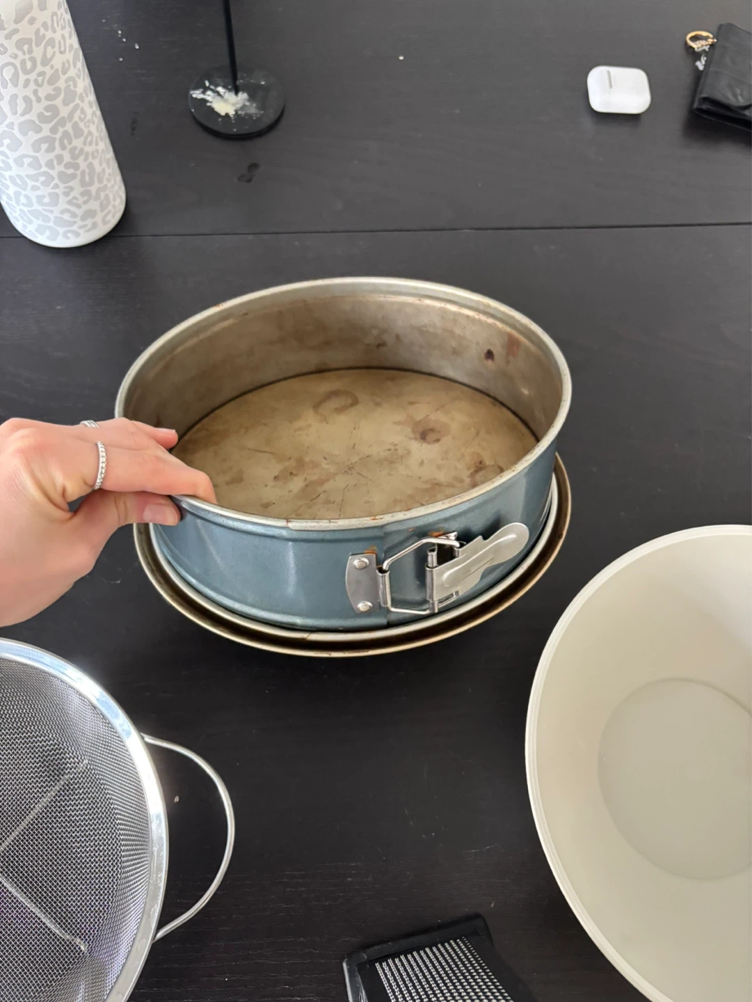 Cooking set - cake pan, loaf pan, strainer, grater, cooking bowl - photo 3