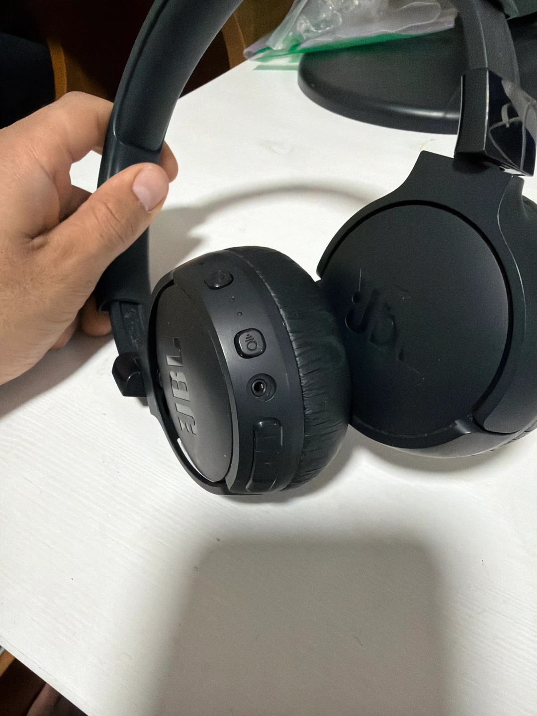 Black JBL Wireless Headphones - photo 2