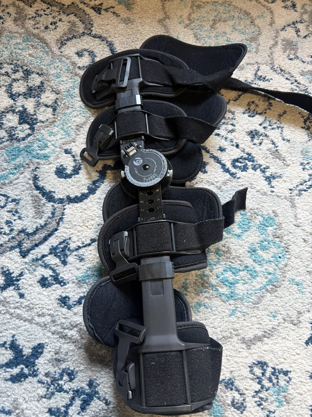 HSS - DonJoy Lateral J Hinged Knee Brace