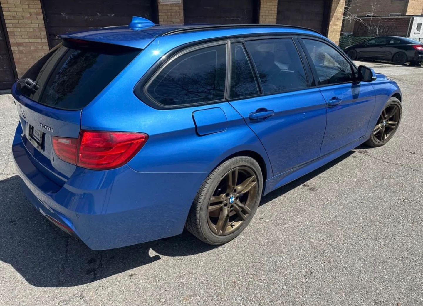 Blue BMW 3 Series Wagon - photo 3