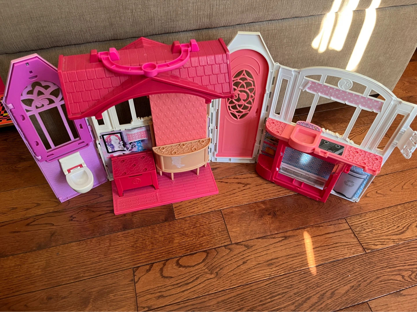 Barbie Dreamhouse Dollhouse Foldout Playset