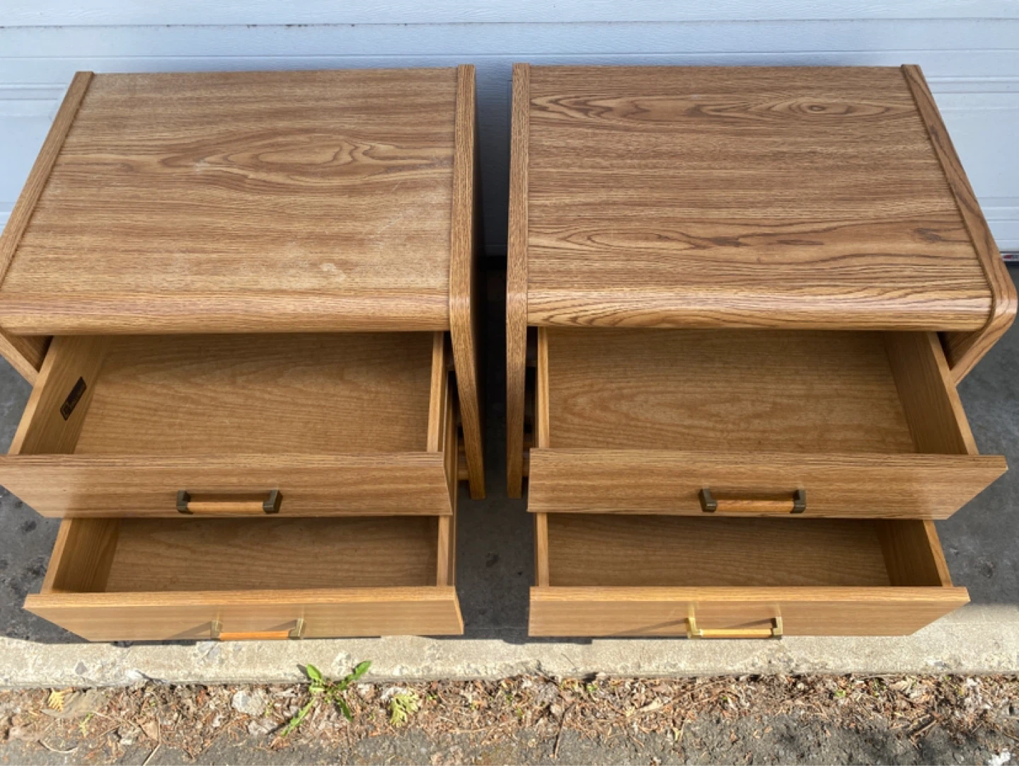 Pair of Vintage Palliser Oak Finish Nightstands (CAN DELIVER) - photo 4