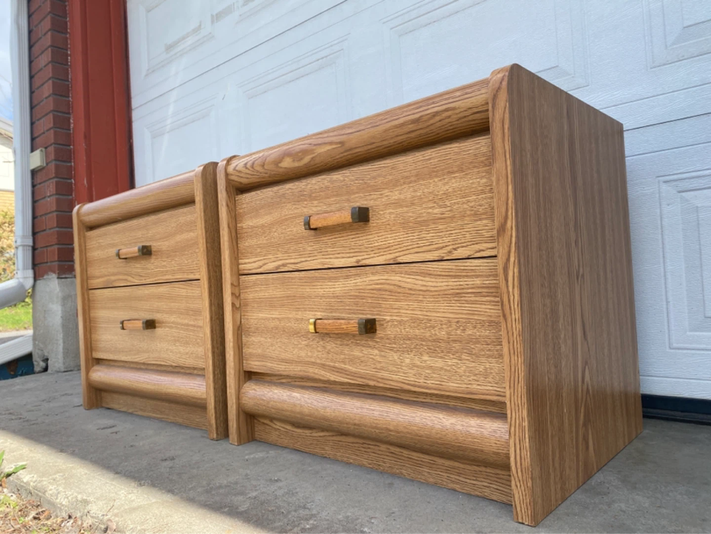 Pair of Vintage Palliser Oak Finish Nightstands (CAN DELIVER) - photo 2
